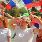 Около сотни таличан приняли участие в Флешмобе посвященном Дню государственного флага России!
